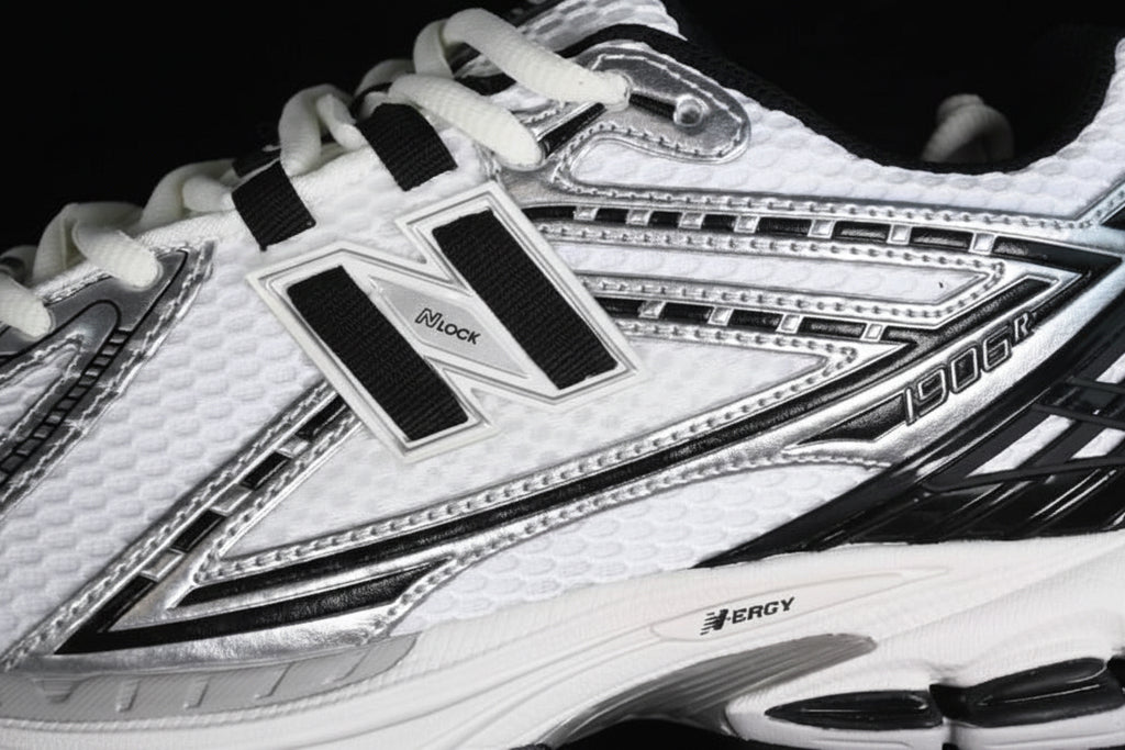 New Balance 1906R Silver / Black (Metallic Silver)