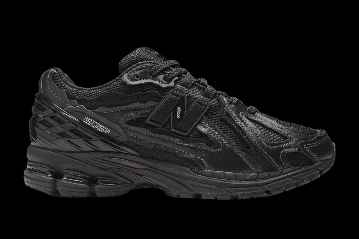 New Balance 1906R “Triple Black”.
