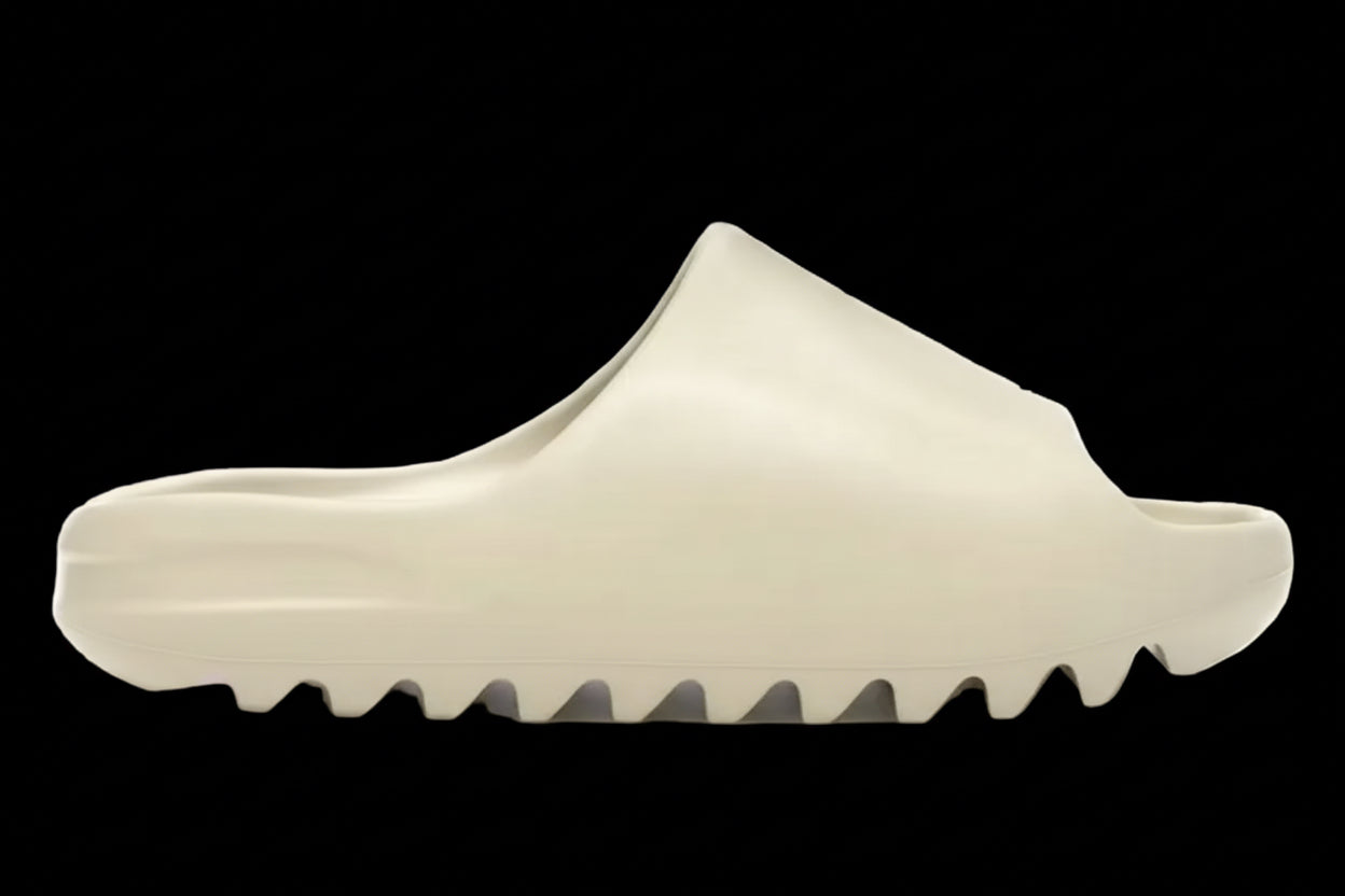 Yeezy Slide “Bone”.